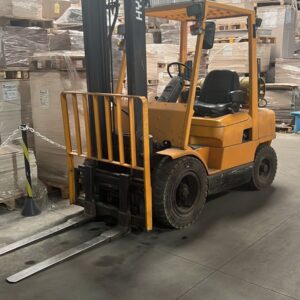 EMPILHADEIRA HYSTER 2.5 TON.  Empilhadeira Hyster GLP (Gás) • Capacidade: 2.500 kg (2,5 toneladas) • Ano estimado: 2004