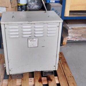 Transformador / TRAFO EUGEN JANITZA Entrada 220 saida 380  25 KVA  50/60 HZ