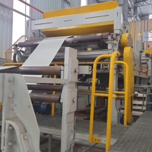 Cortadeira de Papel ( resmadeira ) Simplex M/Hamblet ● Comprimento 15 Metros ● Corte de 45g a 500g ● Empilhamento Automático até 1,70 de altura ● Velocidade até 100M/Minutos ● Largura Mínima 300mm ● Largura Máxima 1350mm ● Comprimento até 1200mm ● Variação Máxima de 1 mm ● Diâmetro Máximo da Bobina 1.800mm ● Capacidade para 04 bobinas cortando simultâneamente em um ranger de 500g ● Quebra fibra automático. ● Injetor de separação de folhas pneumático ● Alimentação de 380v e 220v ● Acompanha um compressor de ar que sustenta toda a máquina.  Papéis que Corta : ■ Off-set ■ Couchês ■ Kraft's ■ Jornal ■ Cartão Duplex ■ Cartão Triplex