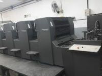 Heidelberg, modelo SM 74-4 P, ano 1999, 4 cores, formato 52 x 74 cm, equipada com CPC/CPTronic, molha Alcolor, Autoplate, reversão 2/2, em produção.