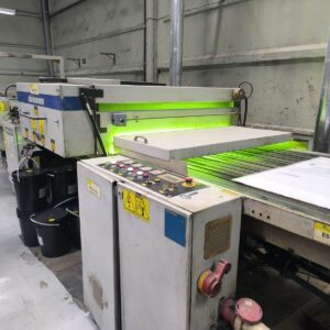 Envernizadora automática Colobri 102  Verniz calandra Colibri Máquina tem alimentação automática ,aparelho mabeg.