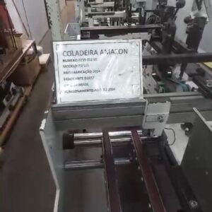 Cartucheira Amazon 2004 Formato mínimo 40cm Formato máximo 150cm Coleiros de disco superior (2 discos) e inferior (1 disco) velocidade 300m/min . Máquina de 3 corpos bobst.