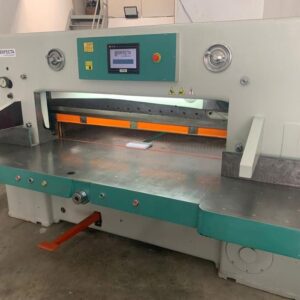 Guilhotina Perfecta 176 Máquina de Origem Alemã, Ano 2000 176 cm de Boca, Fotocelula Infravermelha Tela de 15 Polegadas Colorida, Colchão de Ar, Painel Elétrico Novo, Equipamento Certificado NR12 Ferramentas de Trocas de Facas. Garantia de 180 Dias.