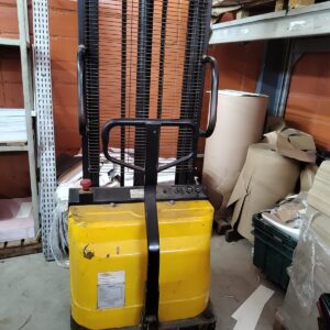 Empilhadeira elétrica DEMATIC  Elevação 3.300 Capacidade Peso máximo 1.000kg