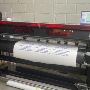 PLOTTER MIMAKI UCJV300-160*  >> Ploter Mimaki ucjv300 160 Uv >> 1,60 metros de largura, alimentação por bobina. >> Executa impressão com cura instantânea UV >> Impressão CMYK e branco (para base nas transparências) >> Verniz localizado. >> Cabeçotes de impressão novos sujeito à testes. >> Faz corte e semi-corte em linha.
