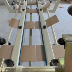 Coladeira Dobradeira Automática para caixas de papelão - 800 x 2000 puxada mínima - 150mm puxada máxima - 850mm com contadores, inversor de frequência e liberação de pacotes automáticos interessados entrar em contato: