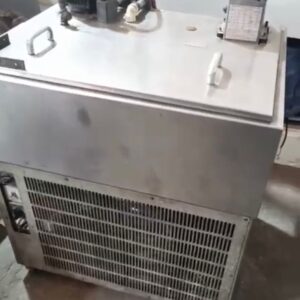 Geladeira pra offset 4 CORES está máquina está funcionando perfeitamente tudo Ele é trifásico 380