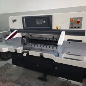 Guilhotina linear para corte de papéis  * Marca: Hpm * Modelo: 115 cm * Automática * Hidráulica * Foto células * Colchão de ar * Programação digital • Touch-screen colorida nova (nacional) * Acompanha 2 facas novas * Tela de 10"  💰Pagamento à vista ou até 12x no cartão (juros do cartão)