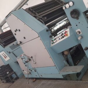 Roland Rekord >> 4 cores de impressão >> Formato máximo 102x72 cm >> Formato Mínimo de impressão 33,5x68 cm >> Ano de Fabricação 1992 >> Espessura máxima do papel 0,8 mm >> Velocidade Máxima 12 mil folhas/hora >> Molha Alcoolor >> Pilha alta na saída >> Mesa RCI Controle total de tinta e água