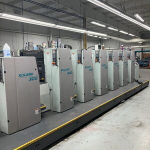 Roland 306 + L F Ano: 2001 Cores: 6 Impressões: 92 mil. Tamanho da folha: 580 x 740 mm Man Roland 306 2001, 6 cores, 23x29, com verniz. 23x29 Reversão de 2/4 Aproximadamente 92 milhões de impressões Revestidor em linha tipo rolo Chapa semiautomática Lavagens automáticas Predefinições Dobradeira e Perfuradora Console Roland com scanner Technotrans R&R Pulverização em pó Roland Secador infravermelho Eltosch A impressora é limpa e o usuário pode usar Entrega e alimentação contínuas.  🛑Máquina para impostação