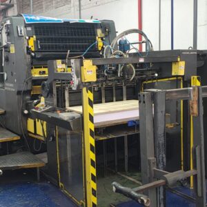 Heidelberg Sm 102-2 ano 1987  Formato do papel 72 x 102 cm. Impressão em duas cores com Reversão. Sistema de molha Alcolor Baldwin. Velocidade máxima horária 13.000 folhas. Tiragem atual 140 milhões.