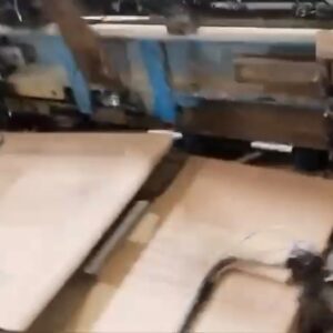 Coladeira de caixas automática 1.000x2.000  Faz 1.500 a 2.000 caixas/ h