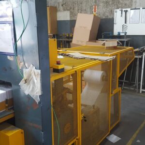 MAQUINA DE FAZER GUARDANAPOS PROLON  >> Maquina para fabricação de guardanapos de mesa >> Tamanho 20x20 e 30x30 cm, >> Faz Gofragem em relevo >> Marca PROLON >> Possui 01 Cabeçote de 20 cm e outro de 30 cm. >> Com adequação à NR 12 , possue certificado e laudo pericial. >> Inversor de frequência 220 V >> Quadro de comando em 24 V >> Equipamento em bom estado de conservação >> Efetuamos manutenções preventivas.