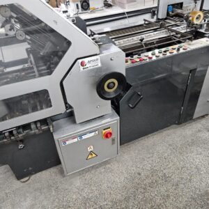 Dobradeira Titan 490B, ano 2006, 3 estagiários.