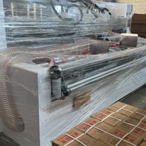 Riscador automático 2500 de largura, 5 facas eletricas e 8 vincos com staker , entrega em 7 dias.