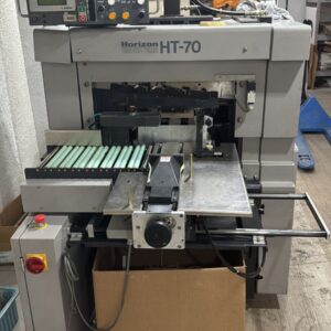 Guilhotina trilateral Horizon HT-70 online.  1000 livros / hora Lombada de 5cm