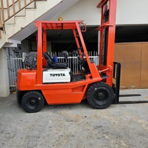 Empilhadeira Toyota 4FG 2,5T ano 1988, pouco uso.