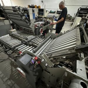 Dobradeira U. ROSSI 1/2 folha Fotmato 56x80cm ✅4 dobras paralelas 1 estágio ✅4 dobras paralelas 2 estágio ✅Módulo de faca para 16 páginas