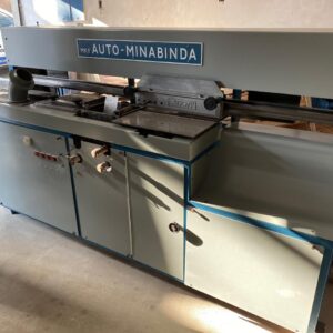 Coladeira de capa de livros Mina binda pintada, parte mecânica e elétrica tbm feita em funcionamento preço pra venda rápida.