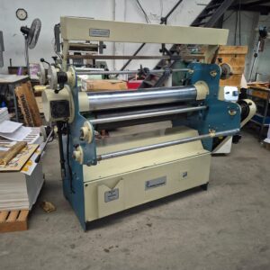 Laminadora e Plastificadora Radial Tecnograf 1100cm ano 2008  ✅Acompanha 1 suporte de disco para picote  ✅3 cilindros de borracha ( novos )