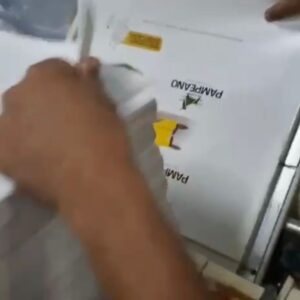 ACOPLADEIRA SEMI-AUTOMÁTICA  >> Esteira Prensadora >> 1,10 m de largura >> Alimentação ondulado por sucção (automático) >> Produz 1.500 acoplagens/hora >> Bomba de circulação de cola