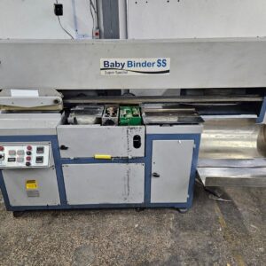 Coladeira de capas de livros Baby Binder SS  ✅Unidade de fresa com dois riscardores ✅Aplicador de cola lateral ✅Aplicador de cola no lombo ✅Preparada para cola PUR ✅Controle de temperatura