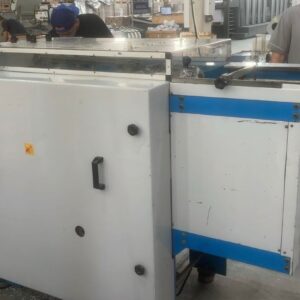 Perfuradora automática DJ  Possui dois pentes furos redondos  2 pentes Passo 8 furo 4,5mm Passo 9 furo 6mm