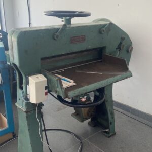 Guilhotina Superapid 70cm semiautomática.