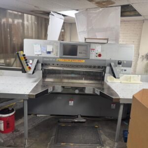 Guilhotina Polar 137 XT Ano: 2004 formato máximo: (134 x 134 cm) -Touchscreen monitor -Air table -mesas auxiliares -célula de segurança Disponível imediato São Paulo