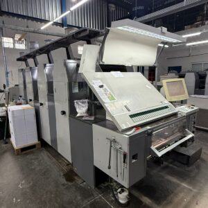 RYOBI 784 E | 4 CORES  * Ano: 2006 * 112 milhões de impressões * Formato máximo: 788 x 600 mm * Velocidade: até 15.000 folhas/h * Espessura: 0,04 a 0,60 mm  ⚙️ Configuração: ✔ Troca automática de chapas ✔ Tinteiros eletrônicos ✔ Registro eletrônico ✔ CIP 3 ✔ Lavadores automáticos de rolaria ✔ Entrega baixa pilha  ❌ Não possui furador de chapa ❌ Não possui lavadores de blanqueta  Máquina produzindo, disponível para teste.