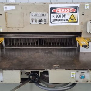 Guilhotina Guarani HC82 semiautomática com fotocélula.