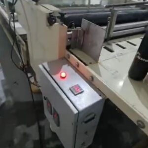 ACOPLADEIRA SEMIAUTOMÁTICA 1200mm 📈 Produção: até 4.000 folhas/h 📏 Formato: mín. 310×310 mm | máx. 1200×1100 mm (automático) 📦 Puxador automático para cartão e papelão micro-ondulado (B, C, D, E, F) ⚡ Potência: 4 cv 🟢 Esteira prensadora: 1200×4500 mm