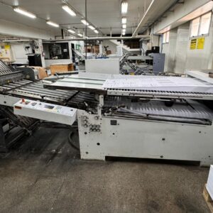 DOBRADEIRA HEIDELBERG STHALFOLDER - TD78-4-4-2 RD 2 - 78* - Número de série: FH.FAEA-00043, - Ano: 2002 - Velocidade: 7.900 ipm - Fabricação: Alemanha - Sistema de alimentação: Rotary, - Número de estágios: 3 estágios, mais mesa de saída - Composta pelas estações (12 bolsas) - 1ª estação de dobra com 04 bolsas - 2ª estação de dobra com 04 bolsas - 3ª estação de dobras com 02 bolsas - estação de faca móvel separada Stahl ano 1996 - 01estação de alimentação contínua - 01 saida em esteira - Voltagem: 220v - Quantidade de bolsas: 12 bolsas - Formato máximo da folha: 78x128 cm - Formato mínimo da folha: 15x18 cm - Comprimento mínimo da dobra: 5,5 cm - Comprimento máximo da dobra: 58 cm - Dispositivos: serrilha picote, disco de vinco e faca de corte do papel; - Detector de folha dupla - Ferramentas e manuais