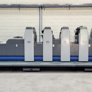 Ryobi 525 GX LED ano 2013  PCS-G: console para controle de tinta e registro com painel touch. Controle eletrônico de folhas duplas. Falta controle eletrônico da folha. A fita apontadora era uma droga. Fotocélulas. Regulação automática de tinta do console. RyobiMatic-D: amortecimento de álcool com velocidade variável. Geladeira Technotrans. Lavagem automática de mantas, rolos e cilindros de impressão. Semi-RPC: Trocador de Placas Semiautomático. Registros circunferenciais, assiais e diagonais. Entrega estendida. Entrega de pilha alta. Spray em pó Grafix. LED UV Agora, o que importa: Todos os motores de tinteiro em funcionamento Rolaria com geladeira Rolaria Híbrida (tinta convencional e também Leduv) Chapa automática Lavadora de Blanqueta e Rolaria em Funcionamento Ajuste de pressão no painel touch 02 baterias completas de rolos na caixa Máquina pronta para ser testada.