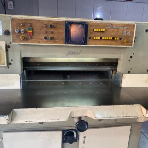 Guilhotina Challenger 84 de boca Com programação antiga mas funciona. Máquina em sp