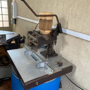 Furadeira 2 furos Manig com brocas.