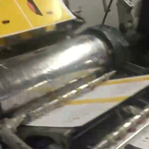 Corte e vinco MERCEDES 57x46 formato com 2 trilhos está máquina está funcionando perfeitamente tudo disponível pra teste.