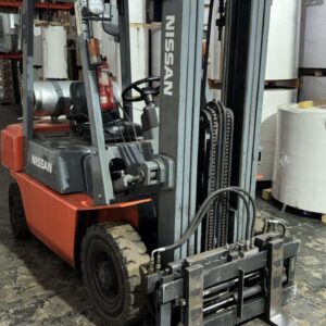 Empilhadeira Nissan 2.5 ton 4 vias torre triplex 6 mts