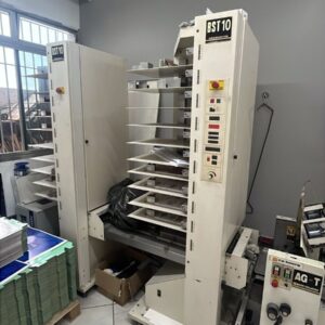 Alceadeira de Torre CP Bourg* - Módulo de saída padrão (Intercalação + Dobra + 2 Grampos Canoa + Refile Frontal) - ⁠Incluso módulo de saída Criss-cross (somente intercalação com separação de conjunto) - 2 Torres de Alceamento com 10 bolsas/torre por sucção - Medida Mínima de Papel = 150x200 mm - Medida Máxima de Papel = 350x520 mm - Gramatura Mínima = 45g/m² - Gramatura Máxima = 300g/m² - ⁠Trabalhando no ABC - ⁠Disponível para teste - ⁠Desmontagem/Montagem e Transporte por conta do Comprador