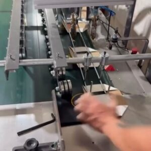 Coladeira de sacolas 1mt boca Cola fundo e lateral, uma por vez, produção média de 4.000 sacolas / h