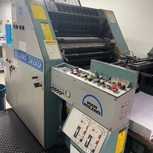 Roland 200 Bicolor Formato 52 x 74 cm Ano 1989 3 barras Alcolor original com geladeira Máquina em funcionamento na gráfica, disponível para ver trabalhando em São Paulo- SP. Está com rolaria nova, pronta para qualquer teste.