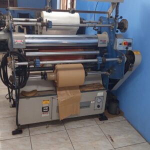 Laminadora Radial Tecnograf 1mt ano 2010 pneumática.  🛑Obs. Rolo de borracha está menor que o cromo.