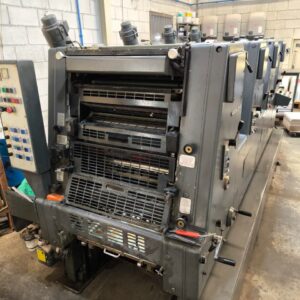 Heidelberg GTO VP 52 4 cores ano 1988, equipada com sistema Alcolor original, garantindo excelente controle de molhação e qualidade de impressão. Conta com CPC 1.03, proporcionando ajuste preciso de tinta e maior padronização durante a produção. 🔧 Condições do equipamento: Máquina em perfeito estado de funcionamento.