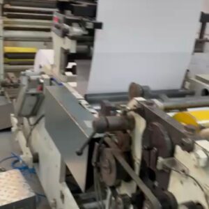 Maquia papel a4  O Sheeter está sem a embaladeira e possui entrada para 2 bobinas de 630 mm. Além disso, ele também dispõe de uma embaladeira para pacotes de 100 folhas, que pode ser negociada separadamente ou em conjunto. Caso haja interesse, fico à disposição para mais informações.