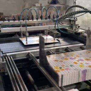 Máquina de armar capa dura chinesa  Formato mínimo 150x150 Máximo 600x550