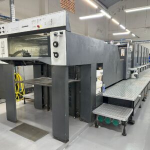 Heidelberg SM 74– 6 cores + unidade de verniz ( funcionando perfeitamente) ( MAQUINA NO PARAGUAI )  Equipamento em pleno funcionamento, atualmente trabalhando em produção.  Especificações • Marca: Heidelberg • Modelo: Heidelberg Speedmaster SM • Ano: 2001 • Configuração: 6 cores + verniz • Tecnologia: Offset • Estado: Em operação / produzindo • Ideal para: embalagens, rótulos, cartuchos e impressos comerciais  Destaques  ✔️ Alta qualidade de impressão ✔️ Excelente produtividade ✔️ Máquina robusta e confiável ✔️ Equipamento tradicional da linha Speedmaster  📍 Máquina em funcionamento – possível ver trabalhando.