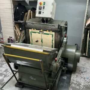 Corte e vinco Catu, Formato 48x66 cm, Máquina com Rama Rápida, Bomba de Óleo com Programação, com Inversor de Frequência, vc Coloca a Máquina em Qualquer Nível de velocidade.