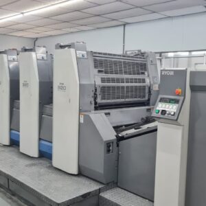 Ryobi 924 – Ano 2011 – 4 cores – Formato 64 x 92 cm, equipada com PCS G console, CIP 3, SPECTRO PDS E, SAPC – troca de chapas semi-automática, molha Ryobimatic com geladeira Technotrans, lavadores automáticos, saida alta.