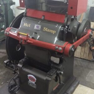 Máquina Catu, formato 1/4, com hot stamping, chapa de 51,5 × 37,5 cm.