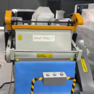 Corte vinco Mastercut 75x52 ano 2026 Ficha técnica – Corte e Vinco Mastercut 75 × 52 * Formato máximo da folha: 520 × 750 mm * Formato mínimo da folha: aproximadamente 210 × 280 mm (varia conforme a versão) * Área máxima de corte: cerca de 510 × 740 mm * Espessura do papel/cartão: aproximadamente